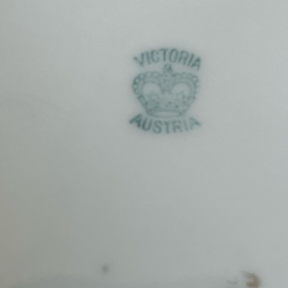 Victoria Austria Porcelain Floral Serving Bowl 9.5” Oval with Lid - Picture 5 of 9